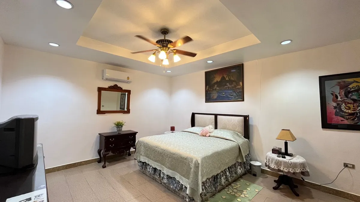 5 Bedroom 5 Bathroom house in East Pattaya photo 7