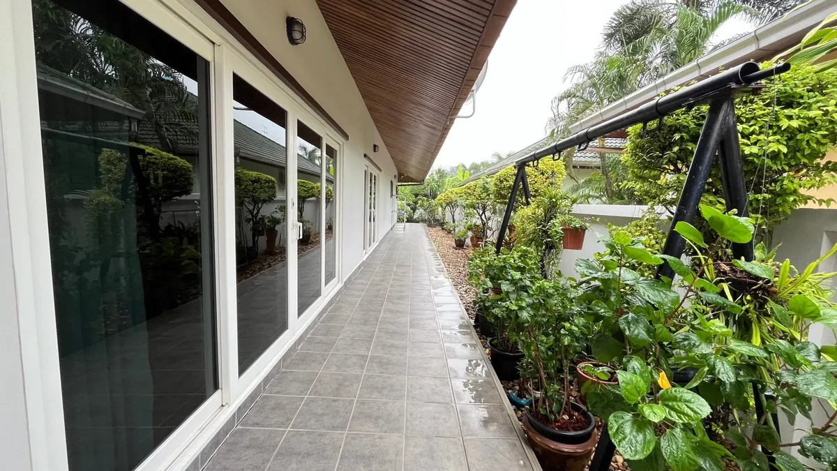 5 Bedroom 5 Bathroom house in East Pattaya photo 8