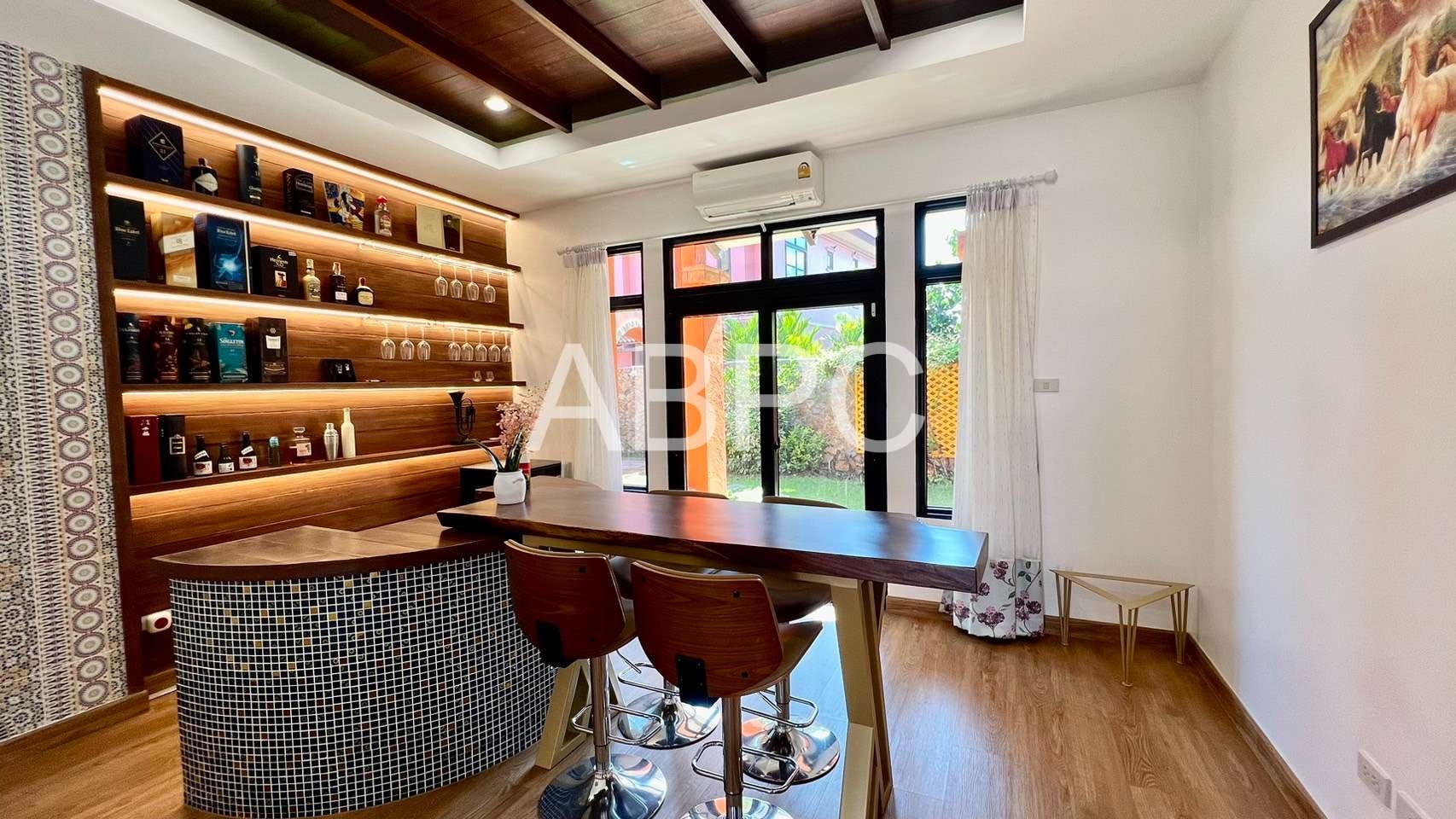 Luxury 3 Bedroom 3 Bathroom Pool VIlla in East Pattaya photo 9