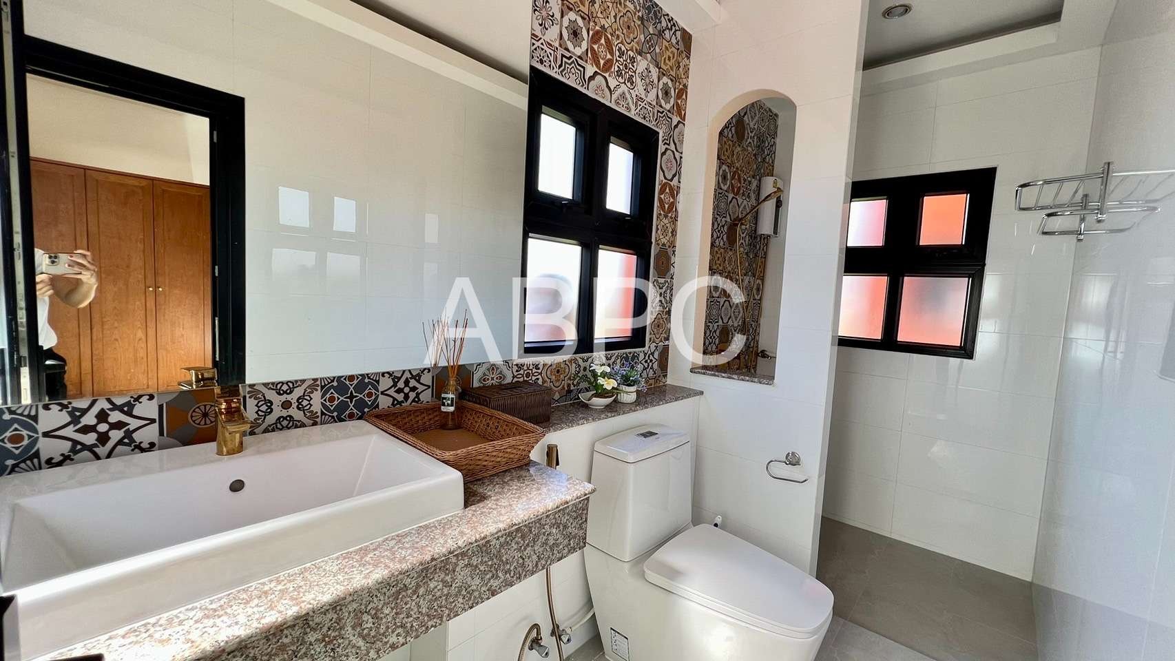 Luxury 3 Bedroom 3 Bathroom Pool VIlla in East Pattaya photo 6