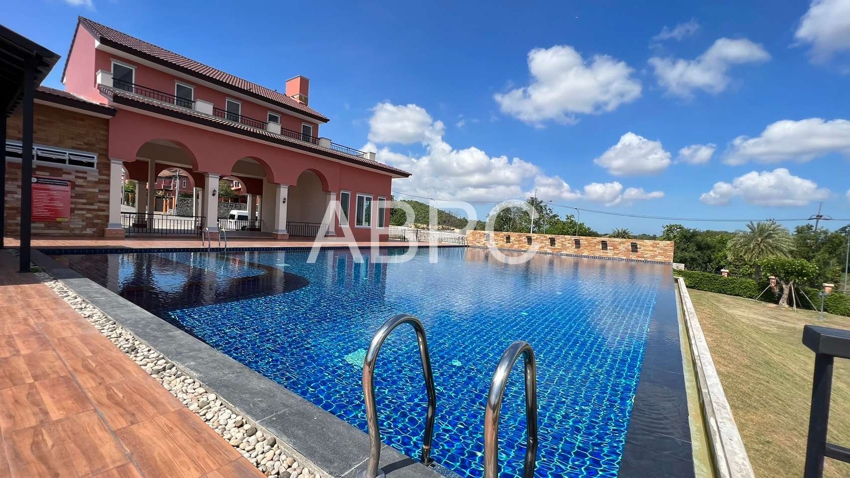 Luxury 3 Bedroom 3 Bathroom Pool VIlla in East Pattaya photo 12