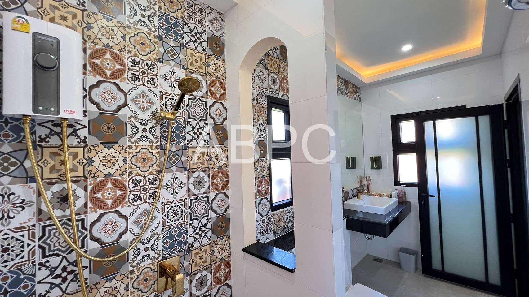 Luxury 3 Bedroom 3 Bathroom Pool VIlla in East Pattaya photo 7