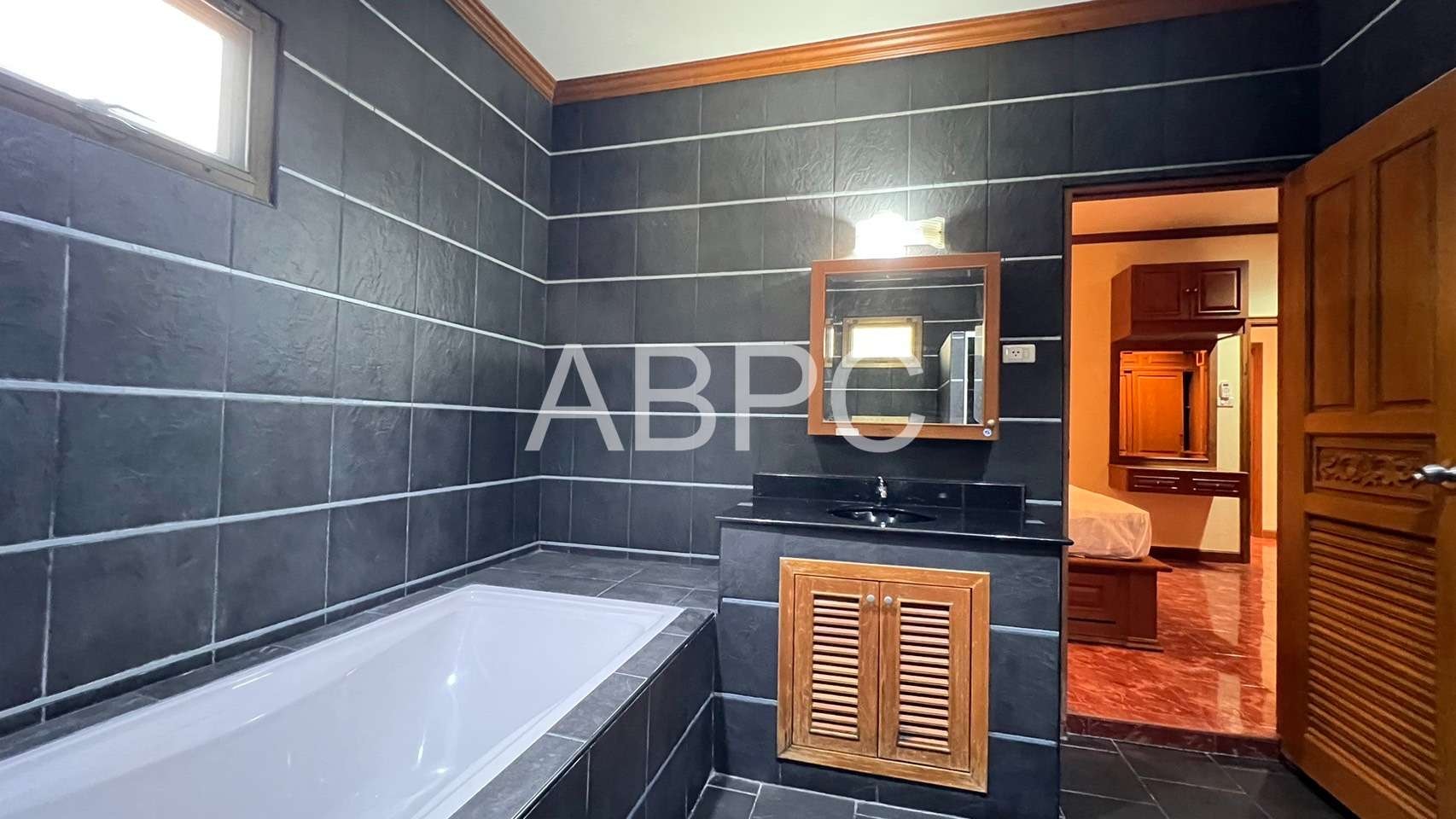 4 Bedoom 4 Bathroom in East Pattaya photo 5