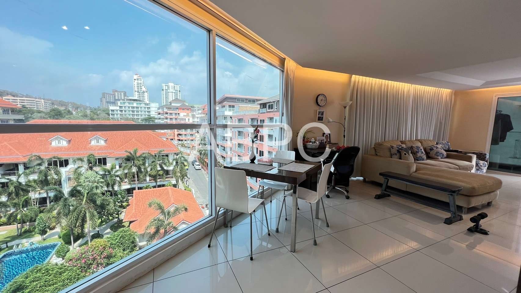 Huge 1 Bedroom 1 Bathroom Condo in Pratumnak photo 10