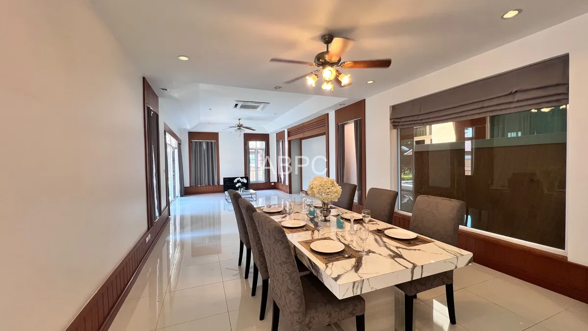 JUST IN 5 Bedroom Villa in Grand Regent photo 12