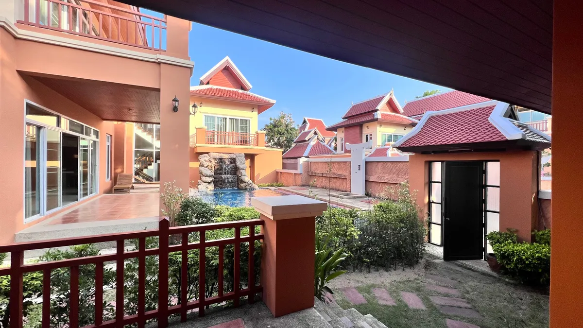 JUST IN 5 Bedroom Villa in Grand Regent photo 25