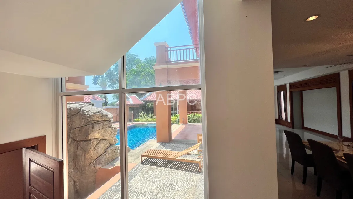 JUST IN 5 Bedroom Villa in Grand Regent photo 4