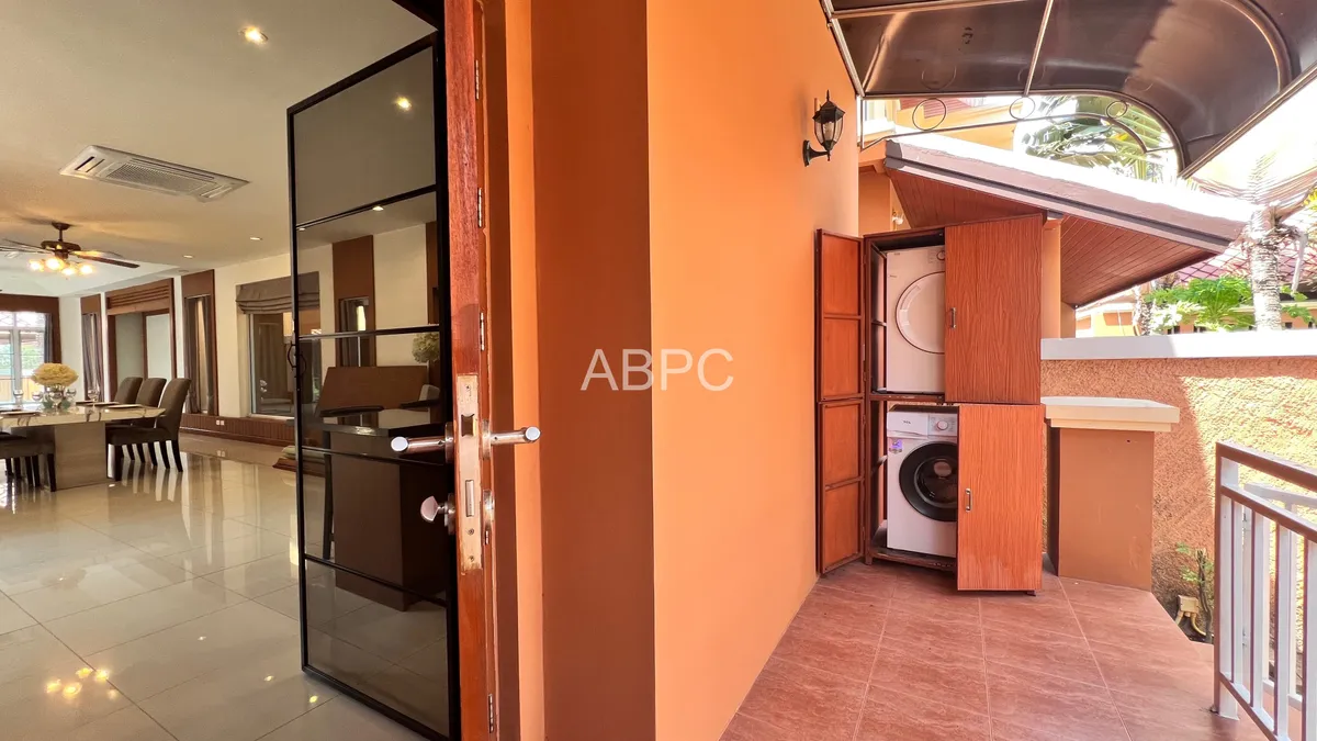 JUST IN 5 Bedroom Villa in Grand Regent photo 5