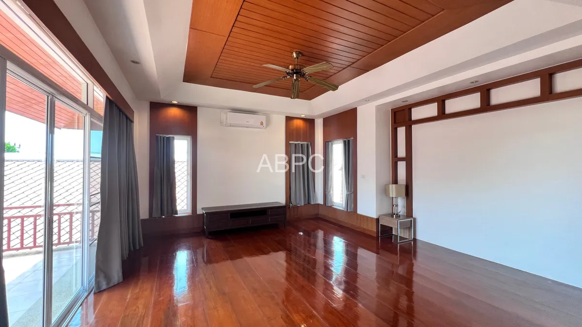 JUST IN 5 Bedroom Villa in Grand Regent photo 10