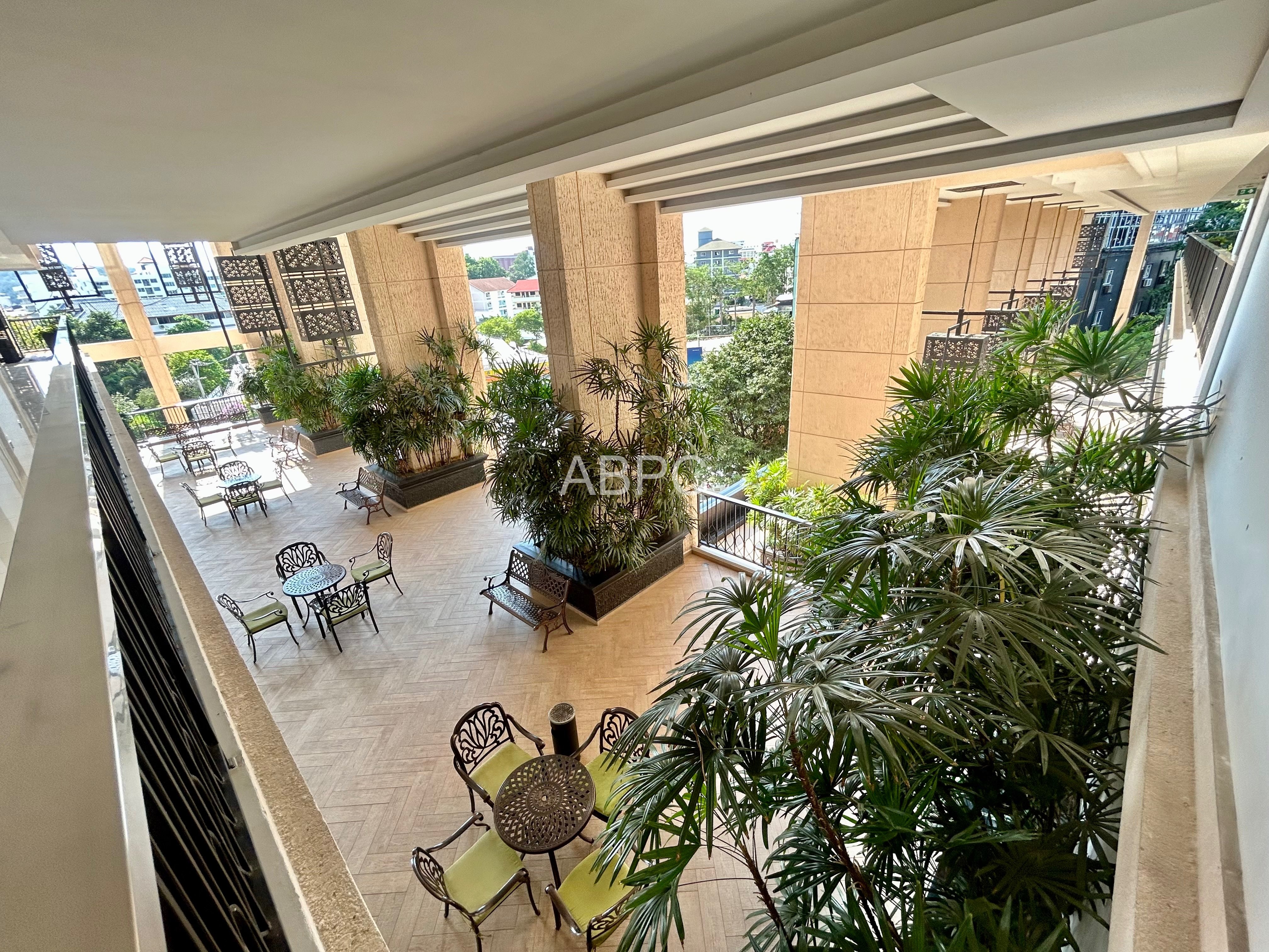 JUST IN 1 Bedroom Condo In City Garden Tower photo 3