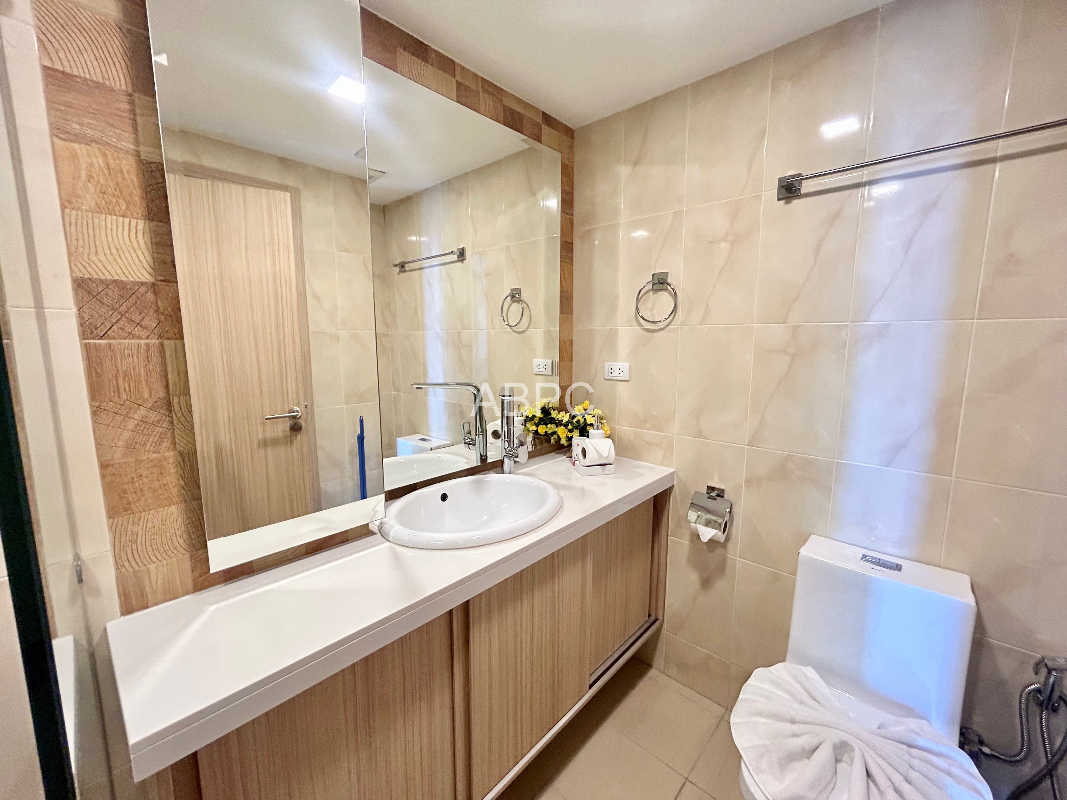 JUST IN 1 Bedroom Condo In City Garden Tower photo 8