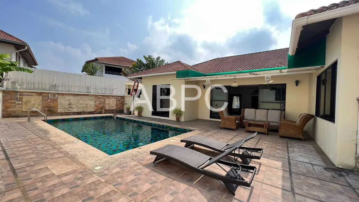 3 Bedroom 3 Bathroom Pool Villa in East Pattaya photo 2