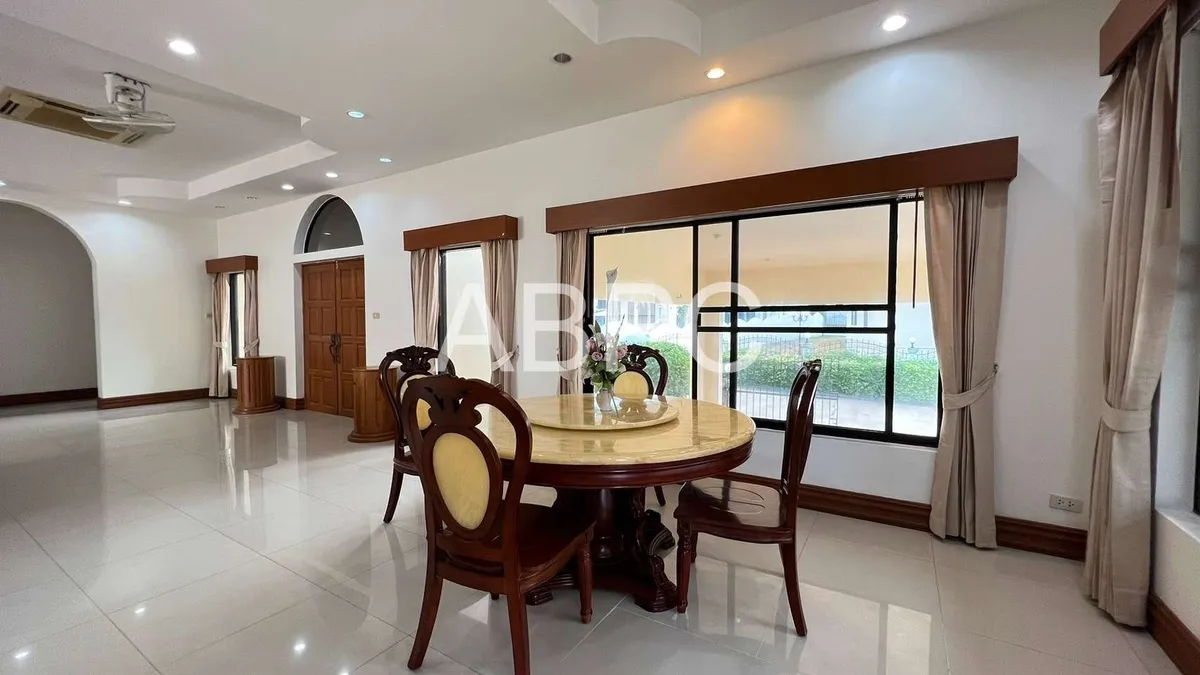 3 Bedroom 3 Bathroom Pool Villa in East Pattaya photo 11
