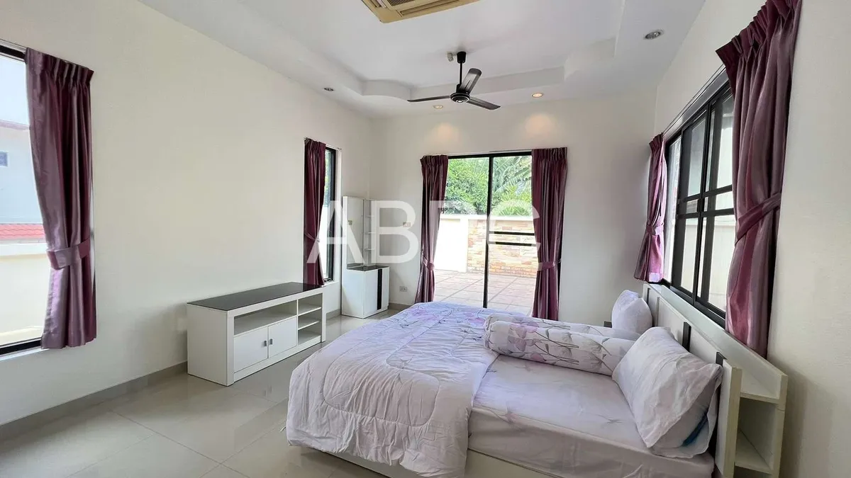 3 Bedroom 3 Bathroom Pool Villa in East Pattaya photo 3