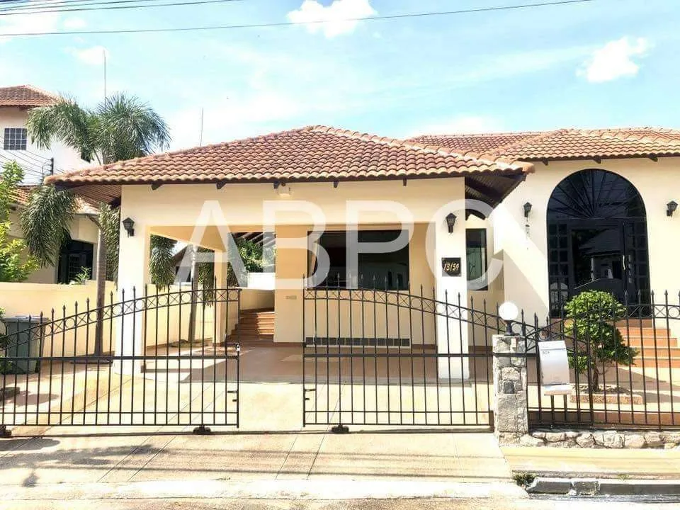 3 Bedroom 3 Bathroom Pool Villa in East Pattaya photo 6