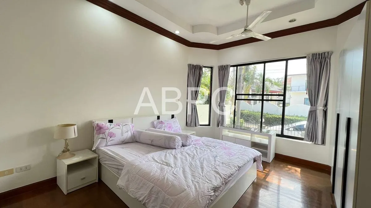 3 Bedroom 3 Bathroom Pool Villa in East Pattaya photo 7
