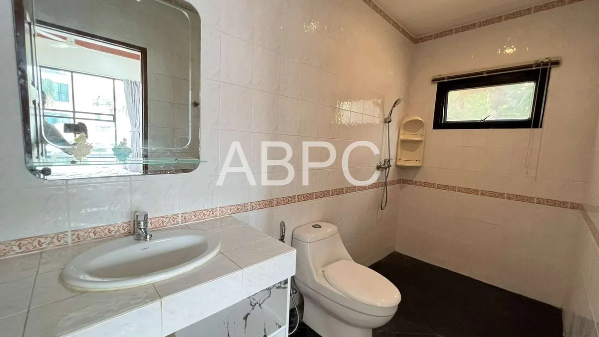 3 Bedroom 3 Bathroom Pool Villa in East Pattaya photo 8