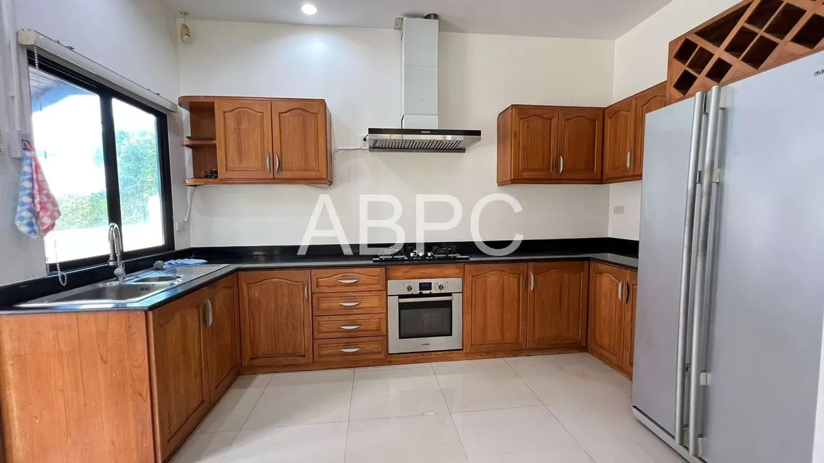 3 Bedroom 3 Bathroom Pool Villa in East Pattaya photo 9