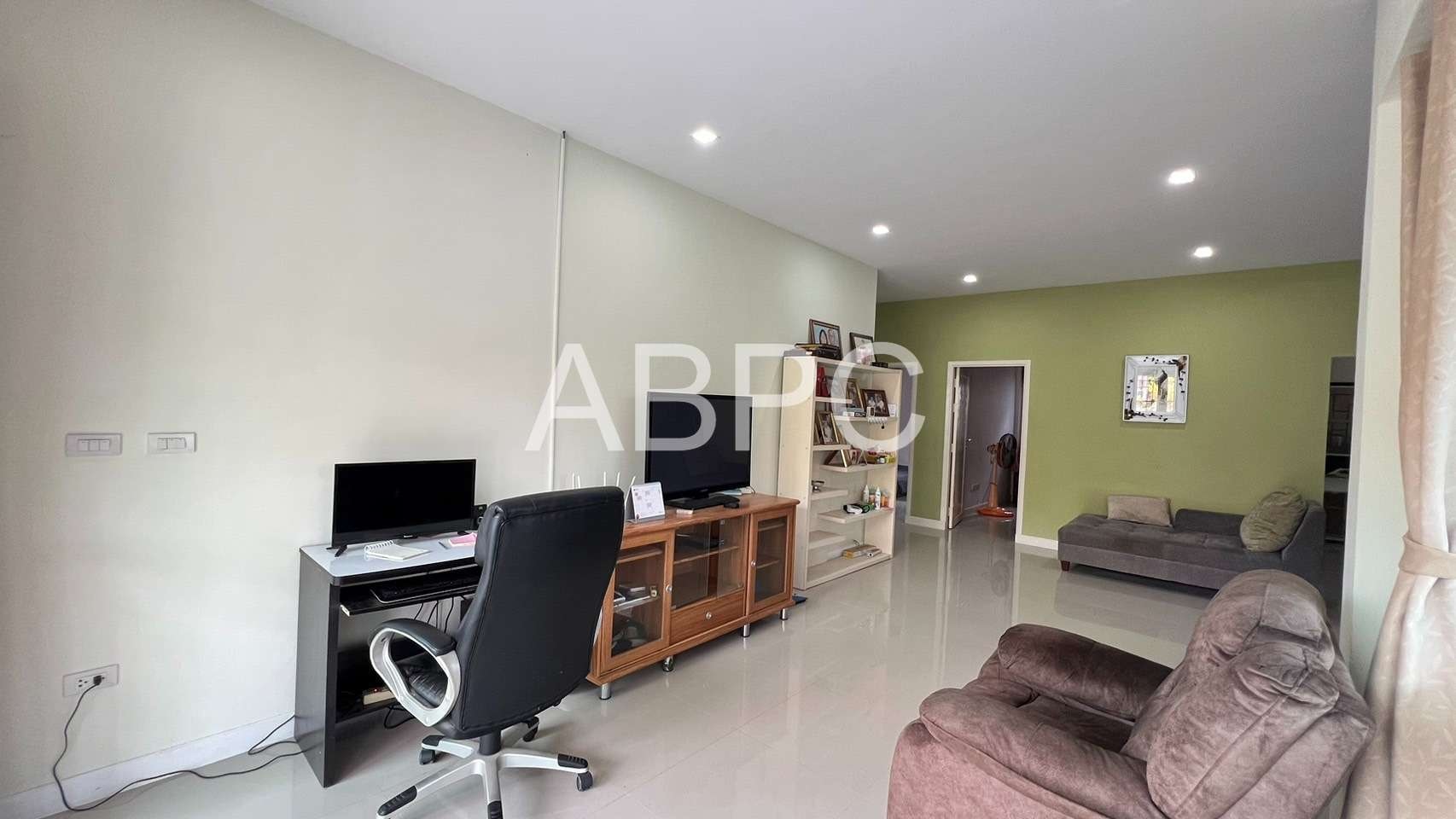 Reduced! 3 Bedroom House in East Pattaya photo 5
