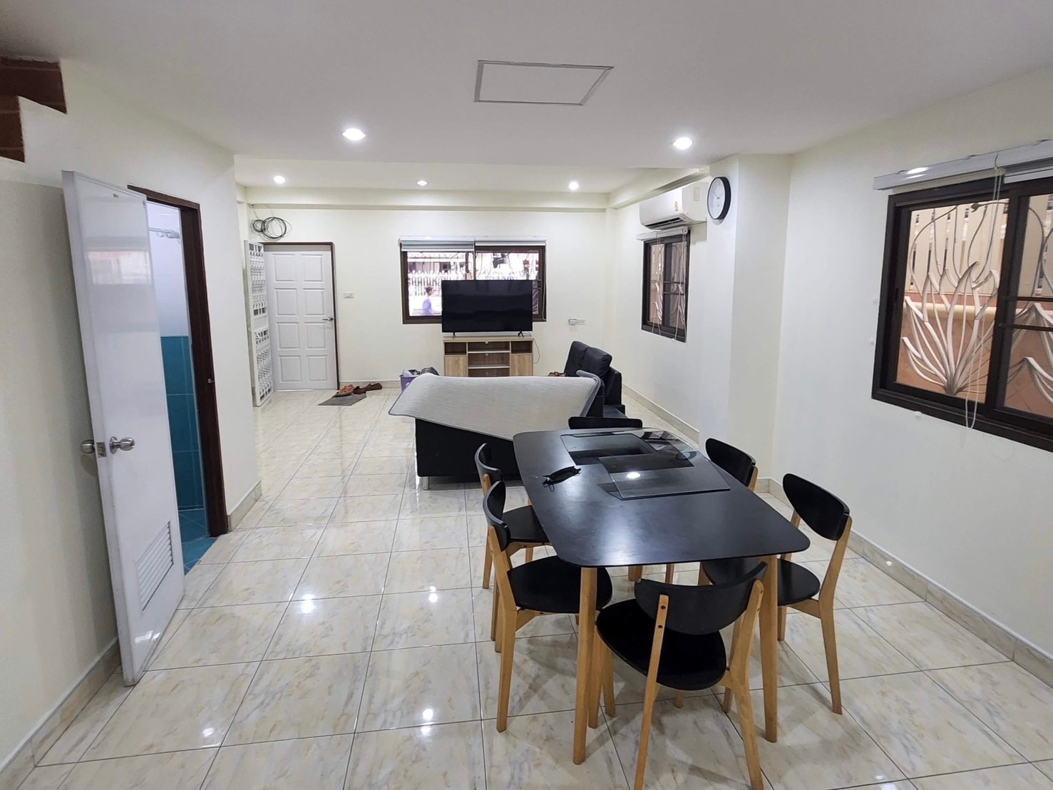 Renovated 2 Bed 2 Bath Townhouse In Central Pattaya photo 11