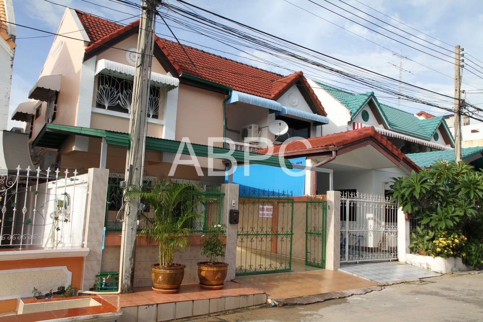 Renovated 2 Bed 2 Bath Townhouse In Central Pattaya