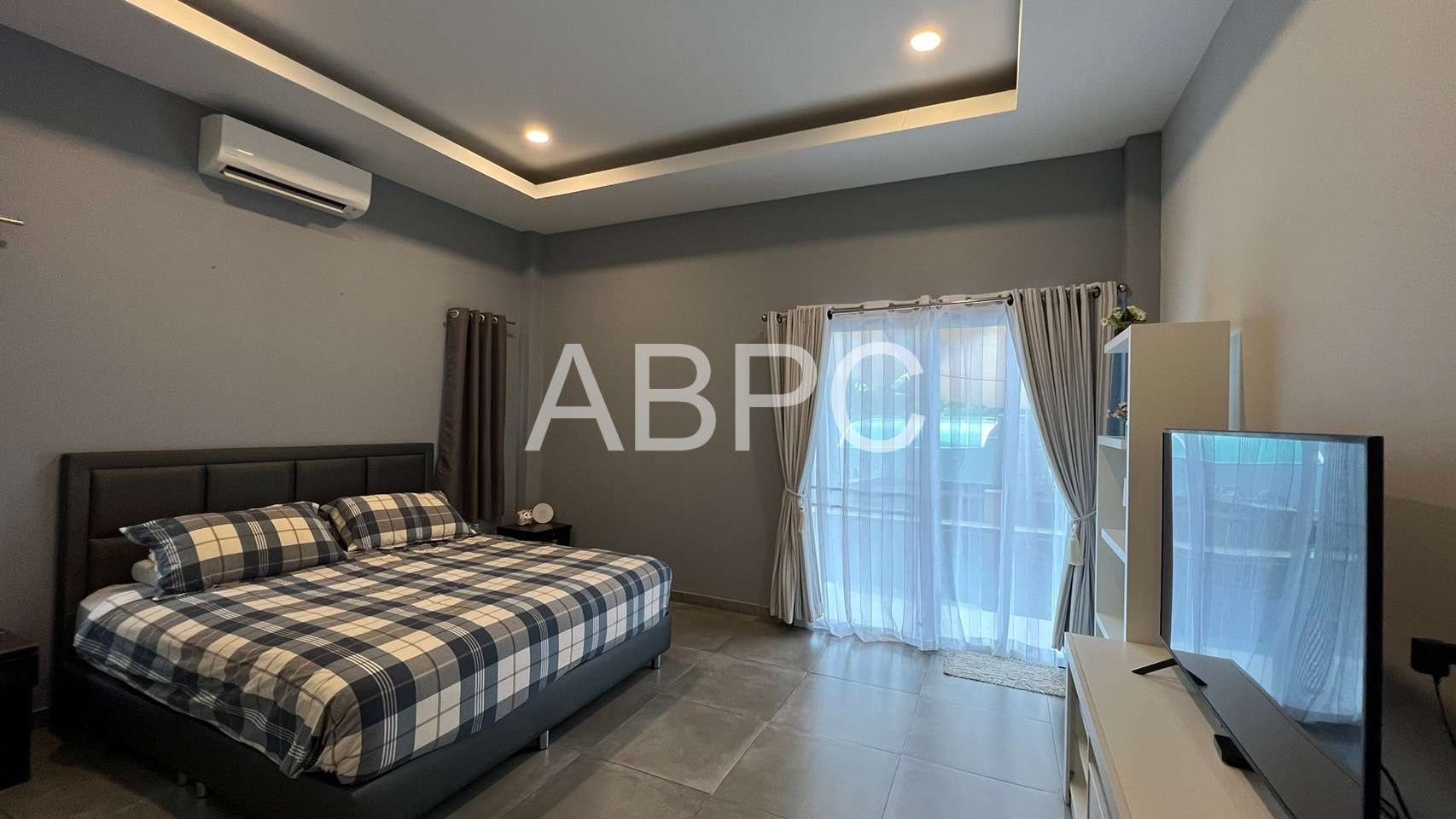 3 Bedrooms 4 Bathrooms Pool Villa in East Pattaya photo 4