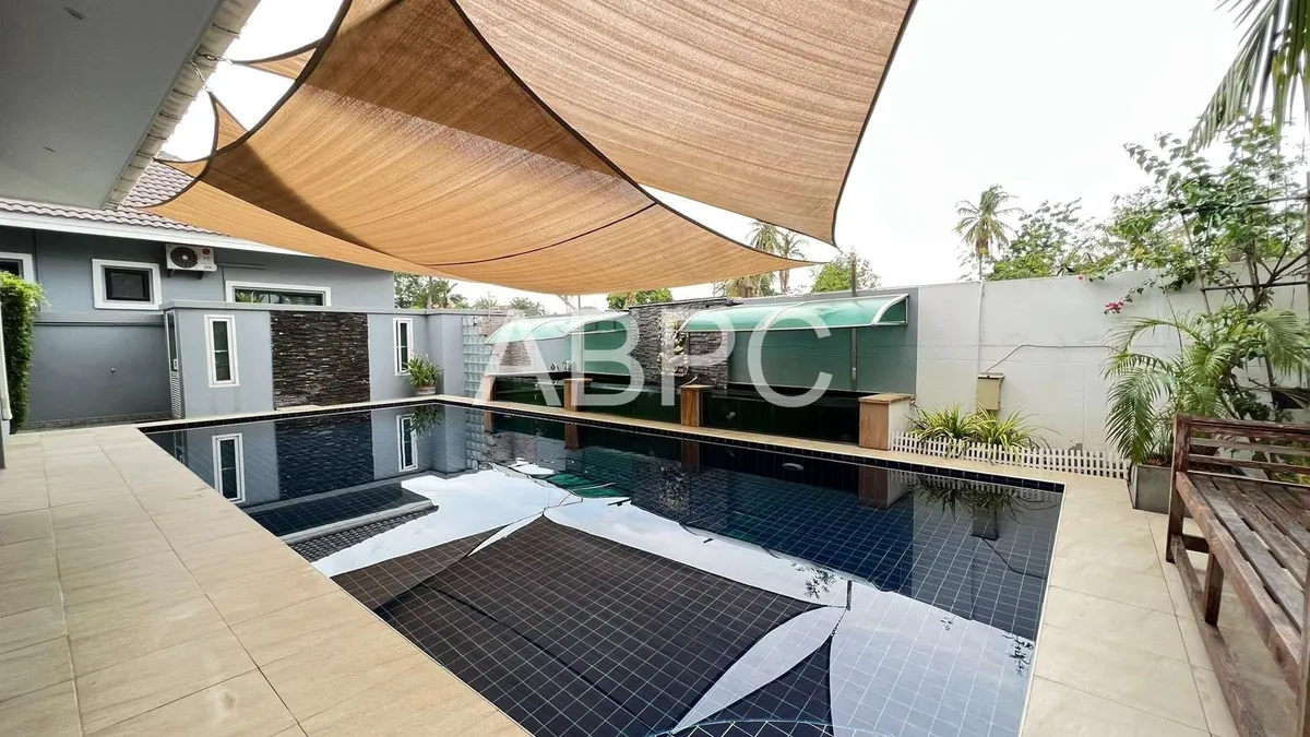3 Bedrooms 4 Bathrooms Pool Villa in East Pattaya