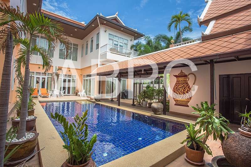 Five Bedroom Eight Bathroom Pool Villa In Pratumnak