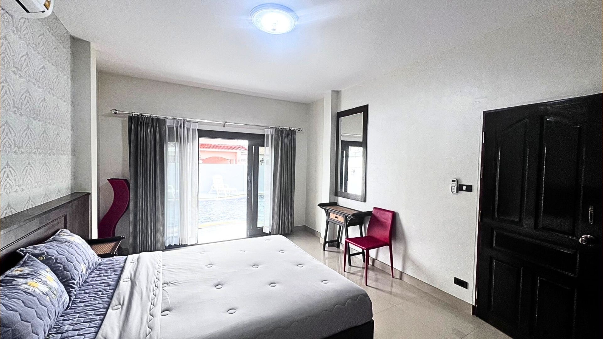 5 bedroom 6 Bathroom Pool Villa in Jomtien photo 15