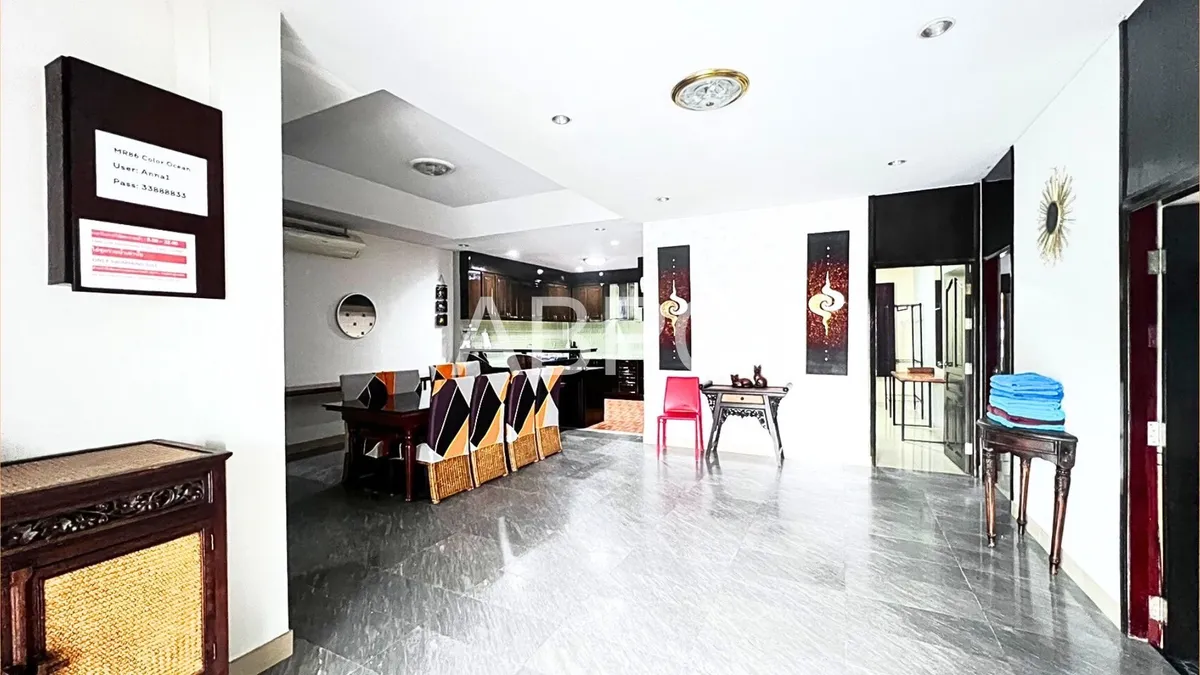 5 bedroom 6 Bathroom Pool Villa in Jomtien photo 2