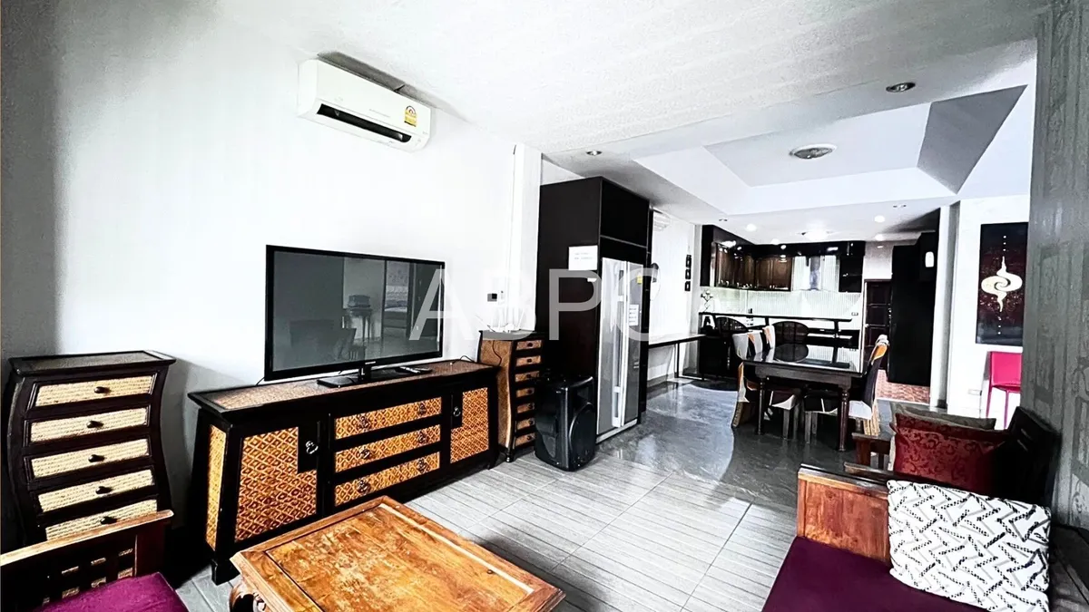 5 bedroom 6 Bathroom Pool Villa in Jomtien photo 3