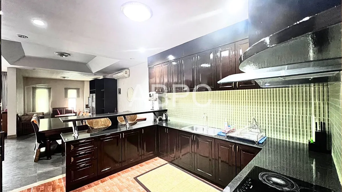 5 bedroom 6 Bathroom Pool Villa in Jomtien photo 5