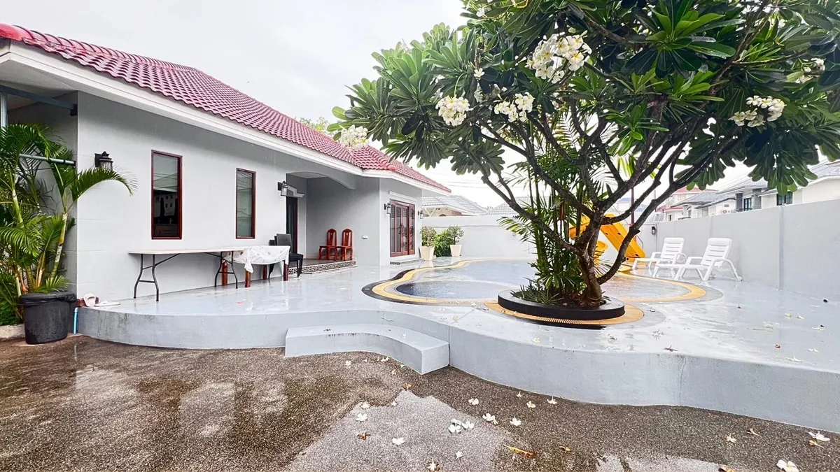 5 bedroom 6 Bathroom Pool Villa in Jomtien photo 9