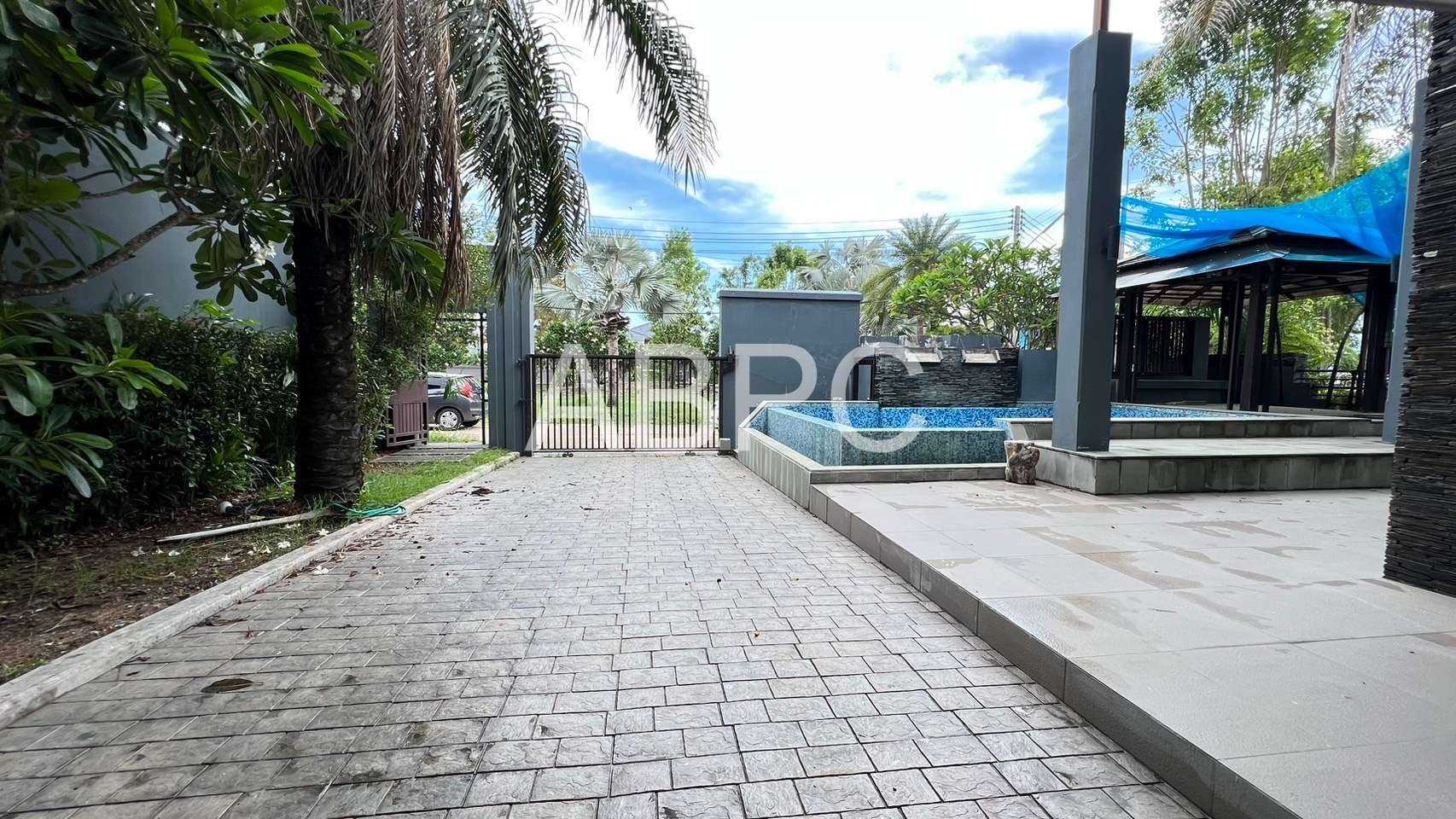 3 Bedrooms 4 Bathroom Pool Villa in East Pattaya photo 8