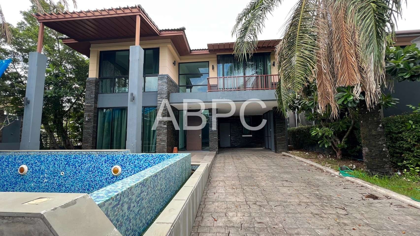 3 Bedrooms 4 Bathroom Pool Villa in East Pattaya photo 7