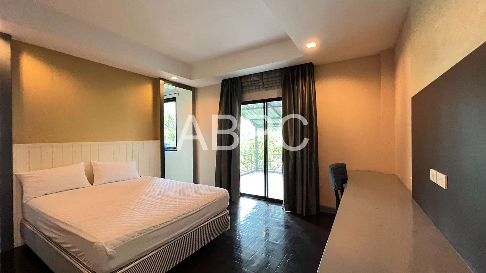 3 Bedrooms 4 Bathroom Pool Villa in East Pattaya photo 4