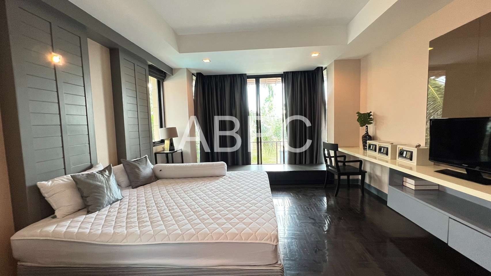 3 Bedrooms 4 Bathroom Pool Villa in East Pattaya photo 14