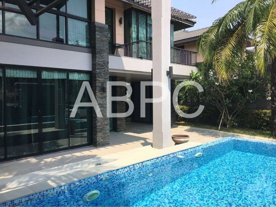 3 Bedrooms 4 Bathroom Pool Villa in East Pattaya