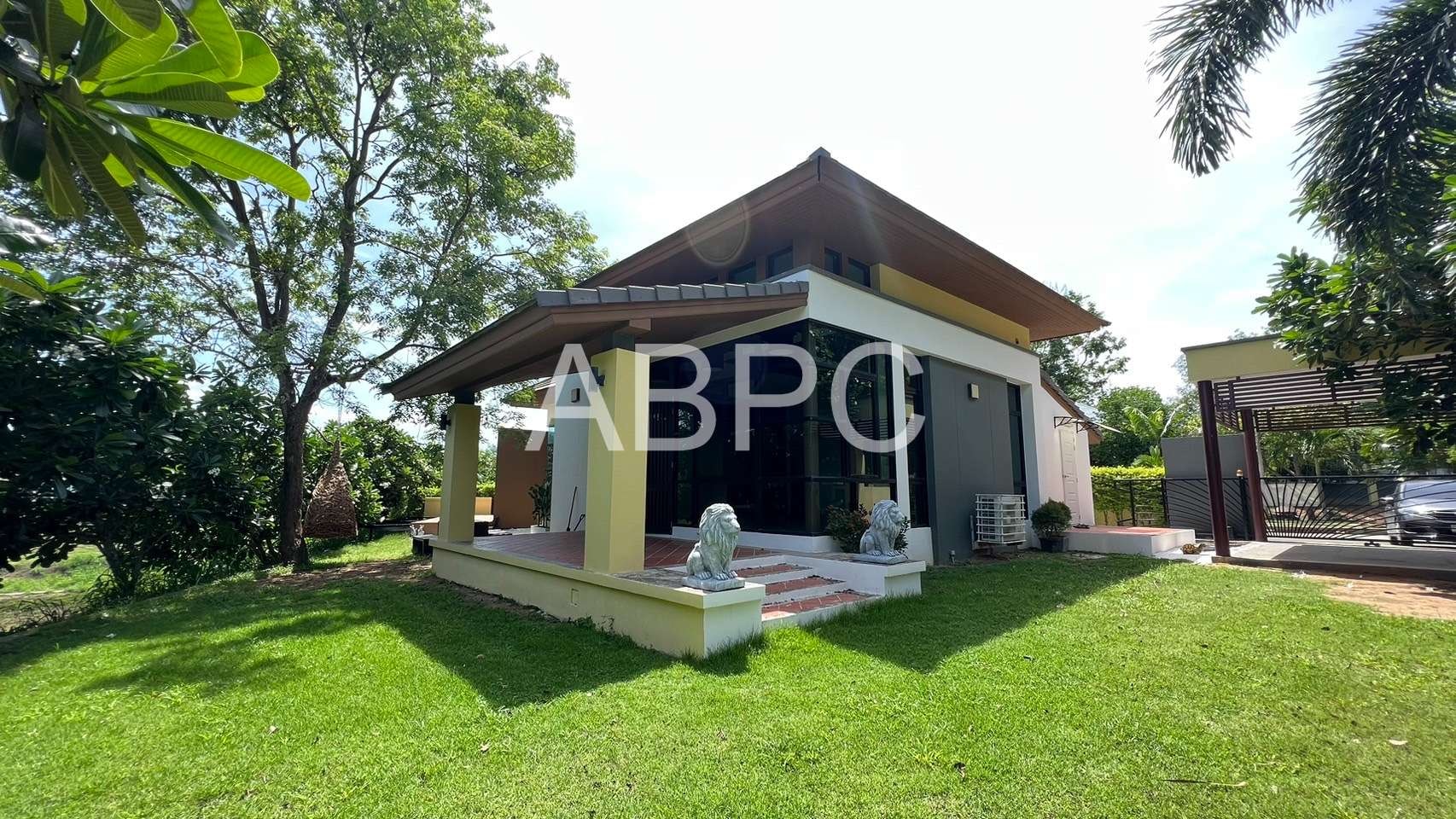 3 Bedroom 3 Bathroom in East Pattaya
