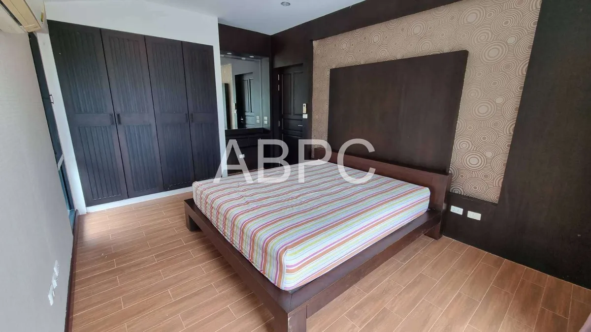 3 Bedroom 3 Bathroom in East Pattaya photo 8
