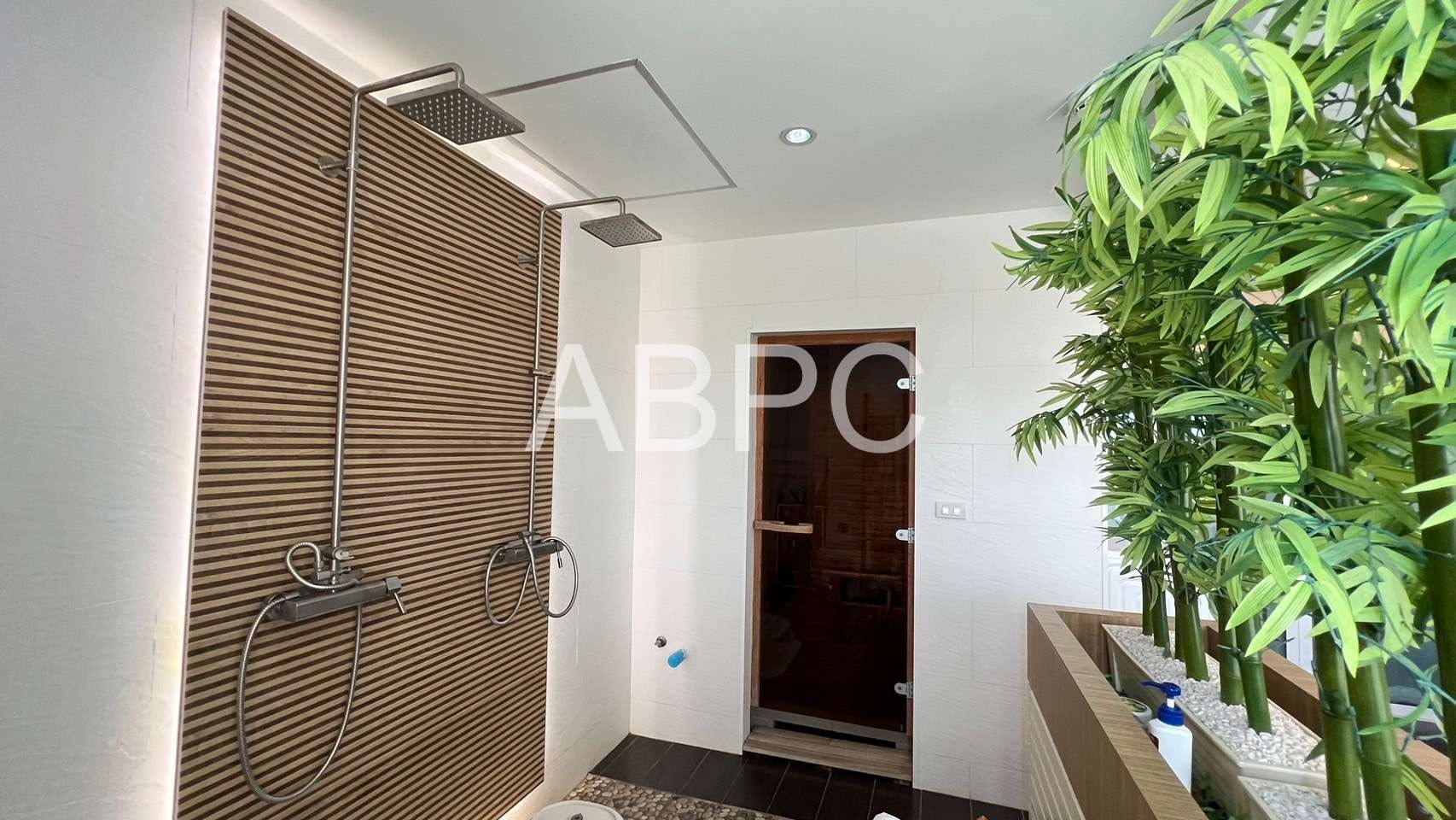 Ocean View 2 Bed 3 bath Penthouse in Pratumnak photo 14