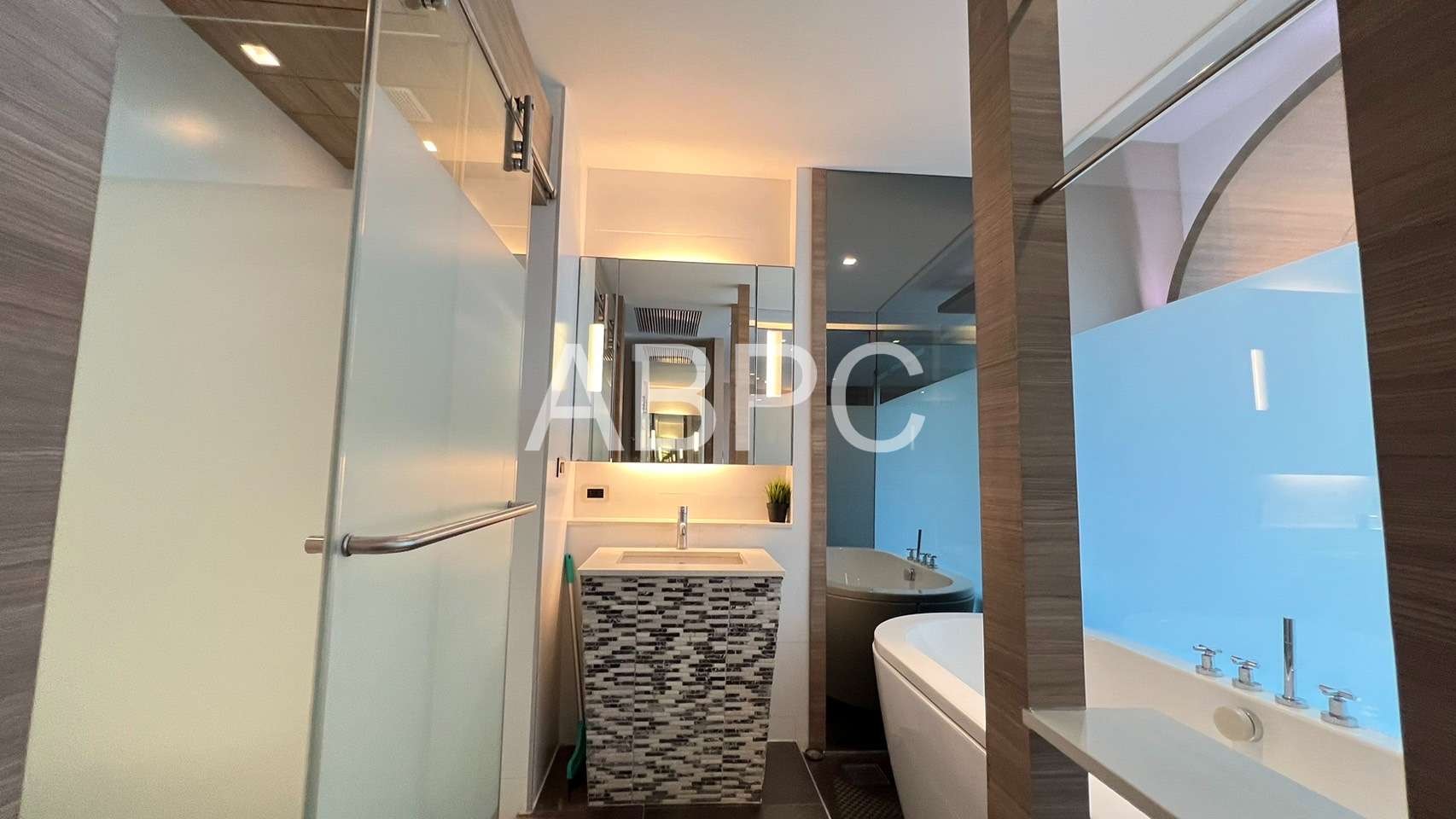 1 Bed - 1 Bath Condo in Wongamat photo 2