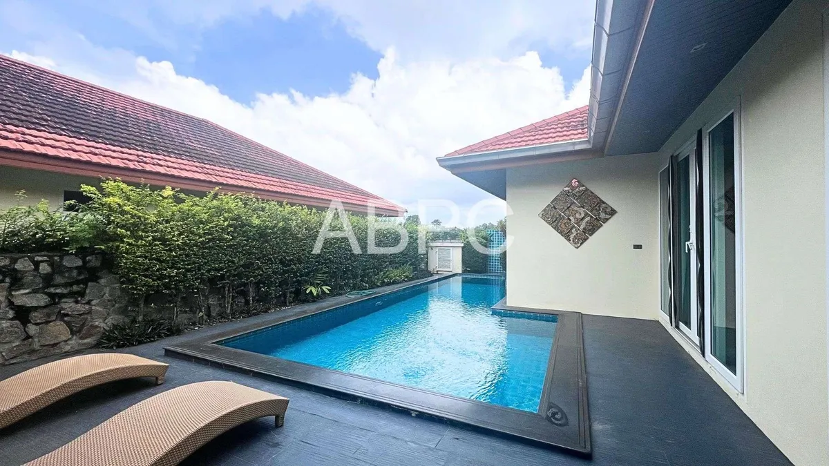 4 Bedrooms 5 Bathrooms in East Pattaya