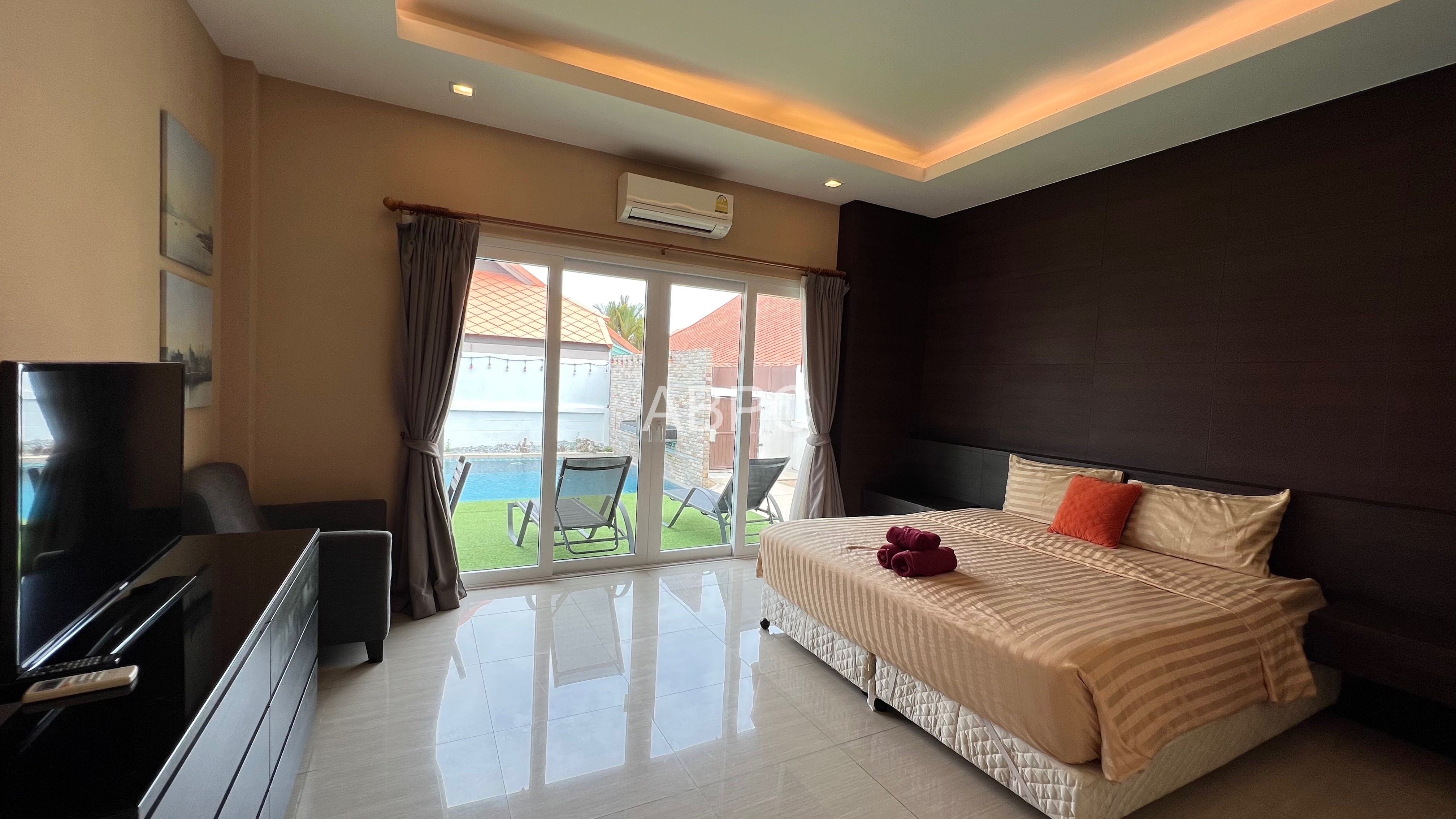 3 bed 3 bath Pool Villa in Jomtien photo 5