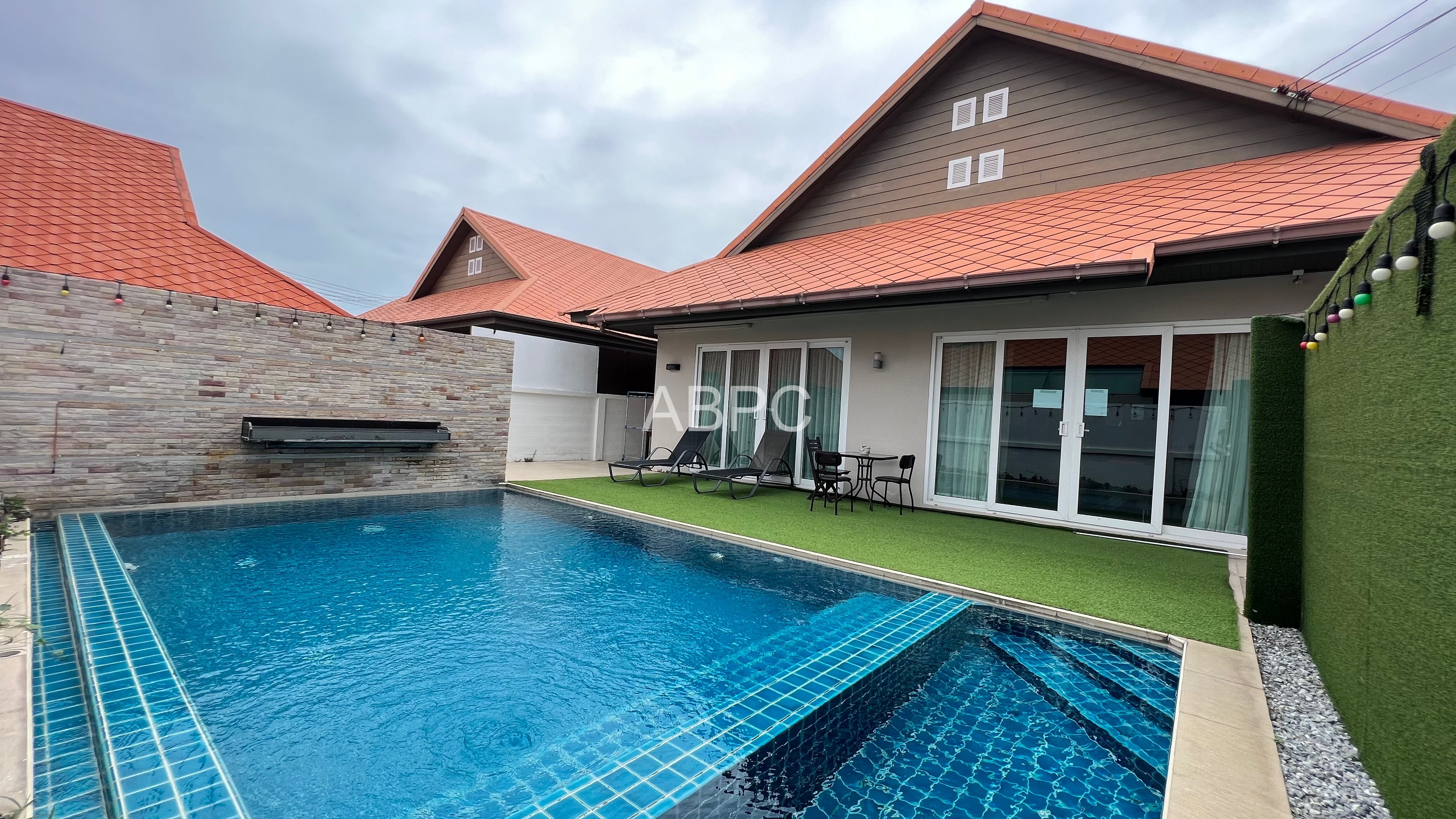3 bed 3 bath Pool Villa in Jomtien photo 3