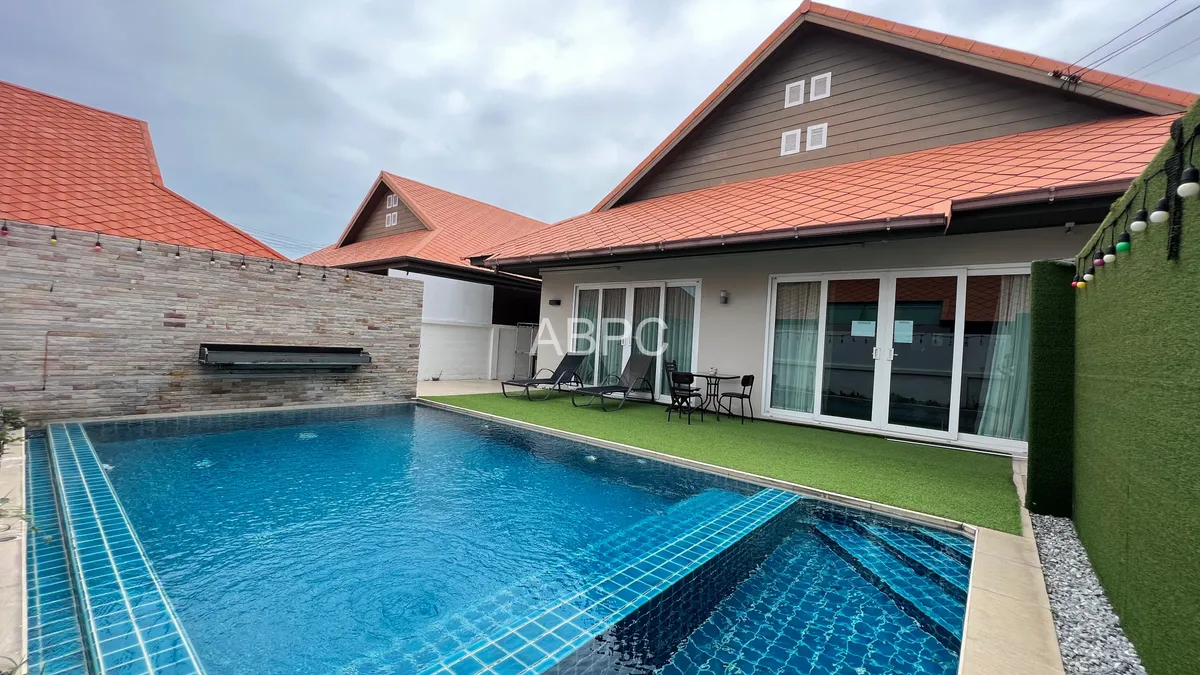 3 bed 3 bath Pool Villa in Jomtien
