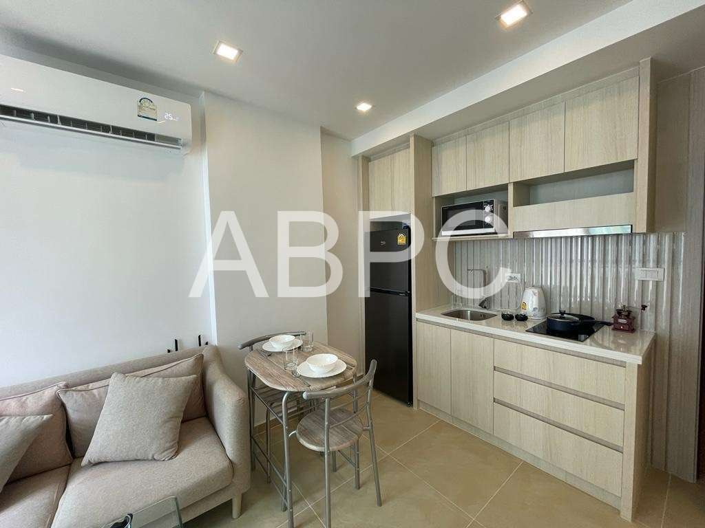 Pool View 1 Bed 1 Bath Condo In Central Pattaya photo 2