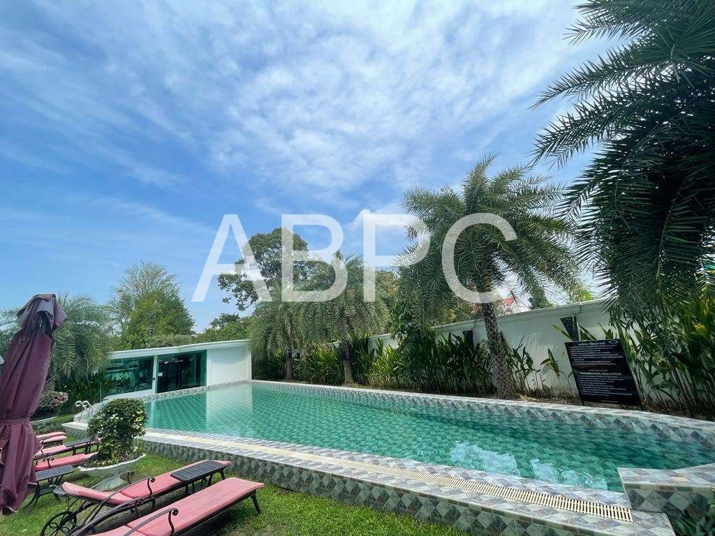 Pool View 1 Bed 1 Bath Condo In Central Pattaya photo 9