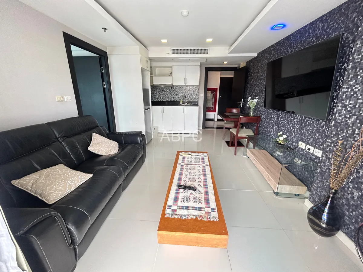 Just listed top floor Corner Unit 1 Bedroom Condo in Avenue Residence for sale and rent ABPC8016