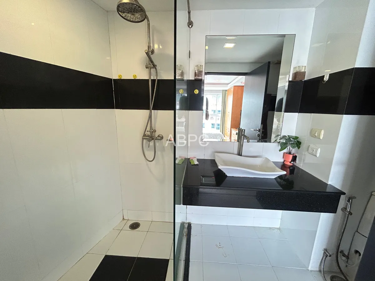 Just listed top floor Corner Unit 1 Bedroom Condo in Avenue Residence for sale and rent ABPC8016 photo 8